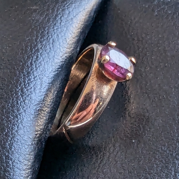 Genuine Ruby 18k Gold Ring - Picture 10 of 11